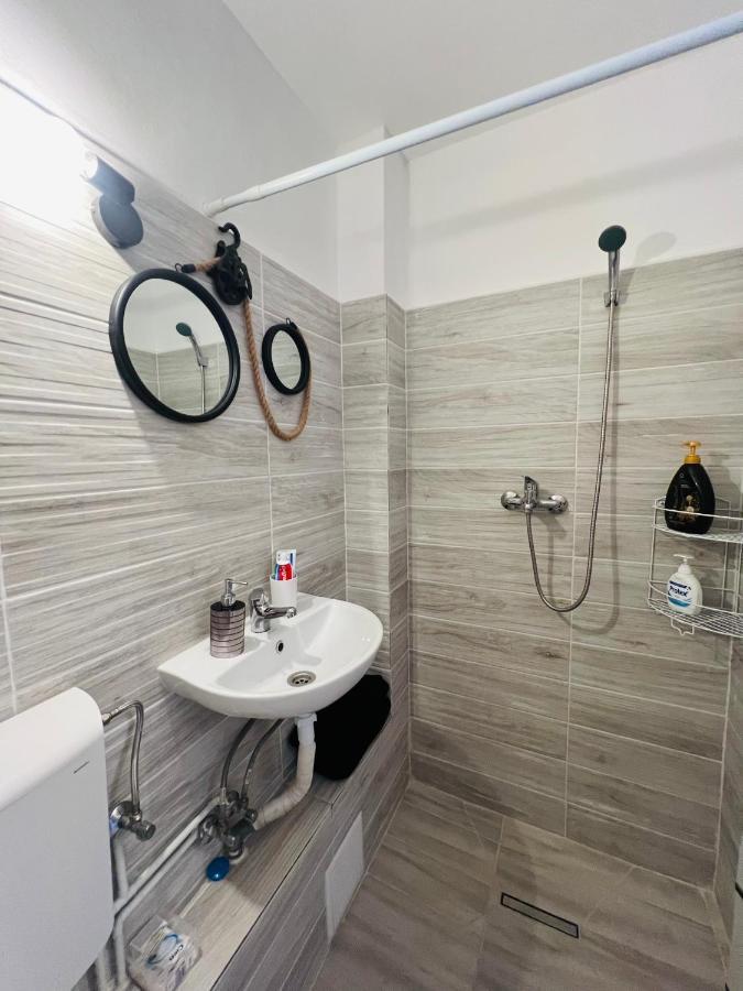 Miha Modern And Central Apartament Арад Экстерьер фото